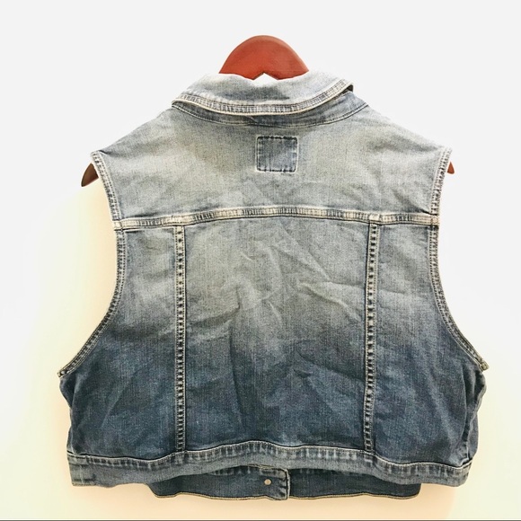 Torrid Medium Wash Cropped Denim Vest 2X - Picture 4 of 9